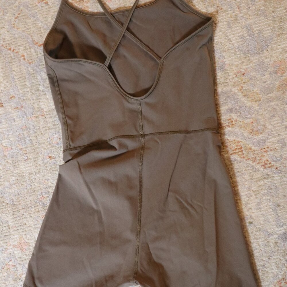 Everlane Bodysuit Runsie, size Small, flat Taupe neutral color